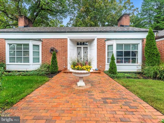 Exterior, Facade, Brick Facade, Cape Cod