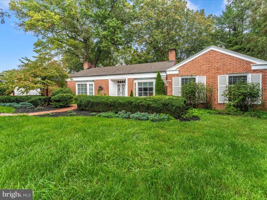 Exterior, Facade, Brick Facade, Ranch