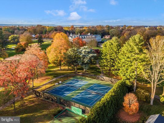 Exterior, Tennis Courts