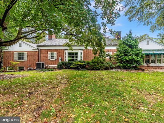 Backyard, Exterior, Facade, Brick Facade, Cape Cod