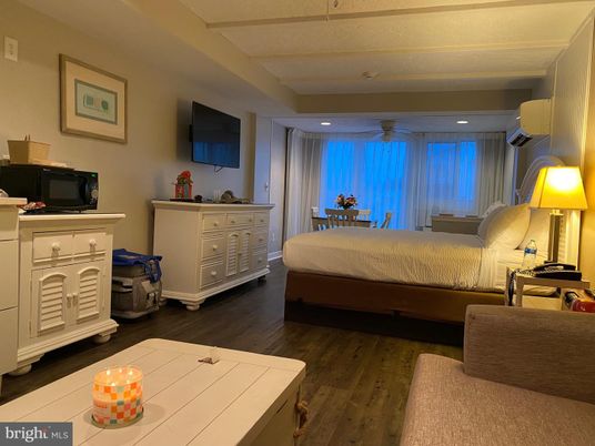 Bedroom, Dining room, Interior, Recessed Lighting, Wood Texture Flooring