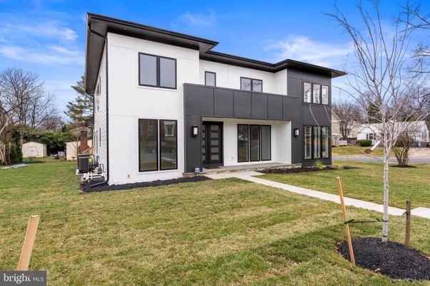 Backyard, Exterior, Facade, Modern