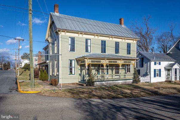 Exterior, Facade, Queen Anne Victorian