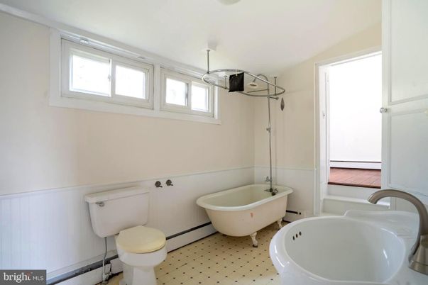 Bathroom, Free Standing Baths, Interior, Pendant Lights