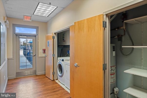 Interior, Utility Closets, Washer, Wood Texture Flooring