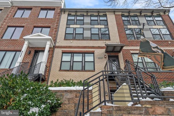 Exterior, Facade, Brick Facade, Rowhouse