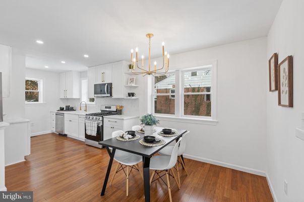 Chandelier, Dining room, Interior, Kitchen, Recessed Lighting, Wood Texture Flooring