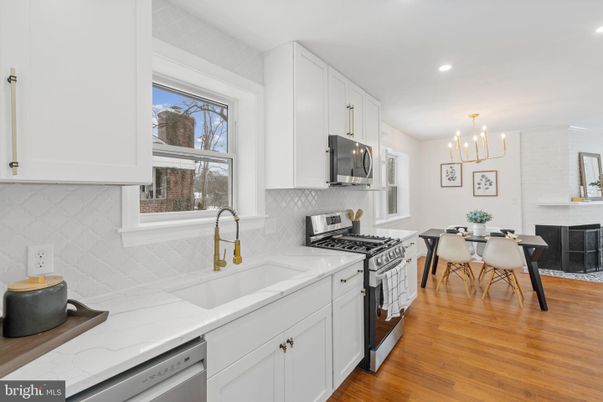 Dining room, Interior, Kitchen, Pendant Lights, Recessed Lighting, Stainless Steel Appliances, Wood Texture Flooring