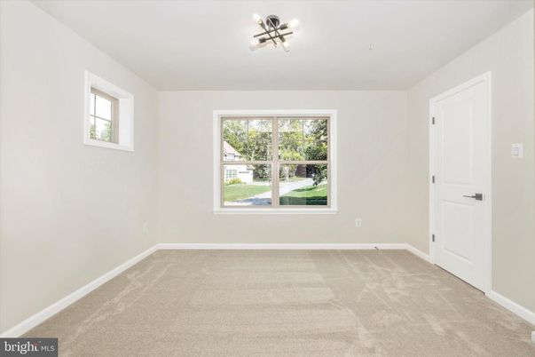 Empty room, Interior