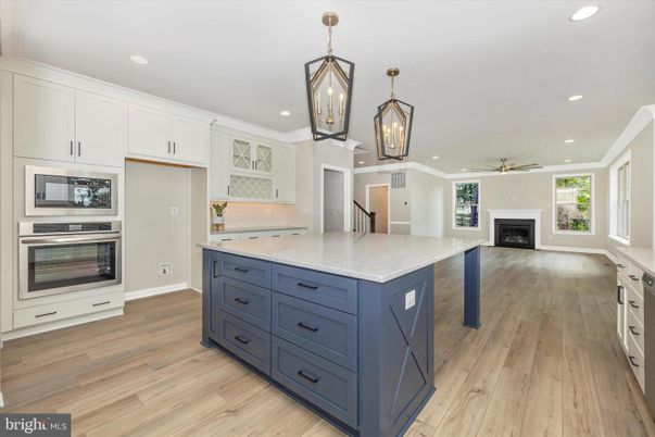 Fireplace, Interior, Kitchen, Pendant Lights, Recessed Lighting, Wood Texture Flooring