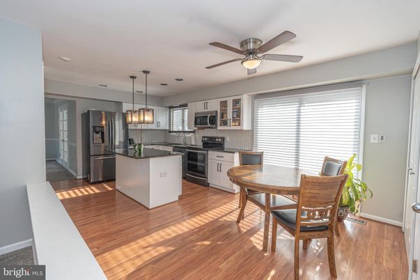 Dining room, Interior, Kitchen, Pendant Lights, Wood Texture Flooring