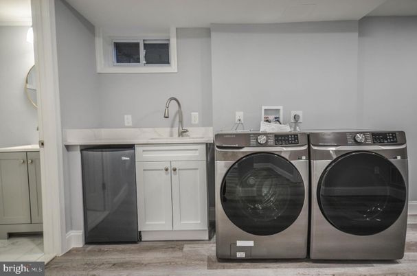 Interior, Washer, Wood Texture Flooring