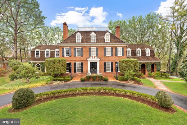 Exterior, Facade, Brick Facade, Georgian
