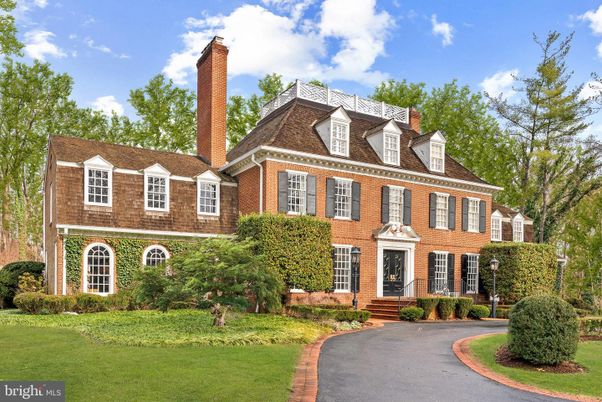 Exterior, Facade, Brick Facade, Georgian
