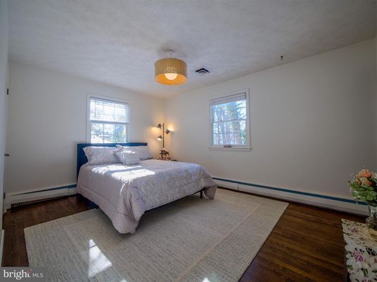 Bedroom, Interior, Pendant Lights, Wood Texture Flooring