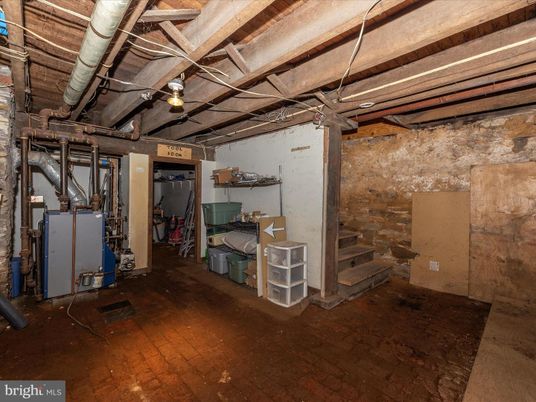 Interior, Washer, Wooden Beams