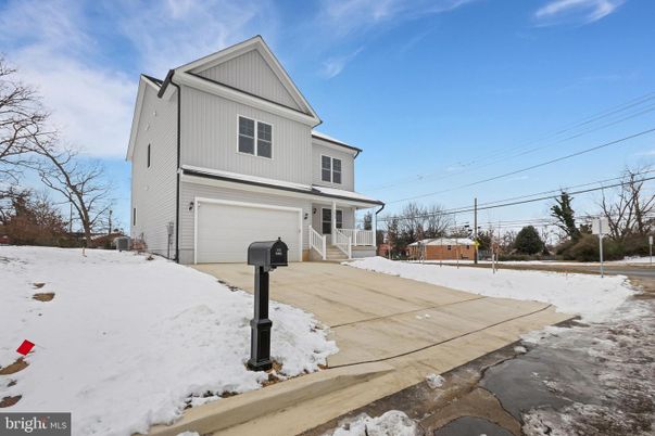 Attached, Exterior, Facade, Farmhouse
