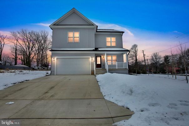 Attached, Exterior, Facade, Farmhouse