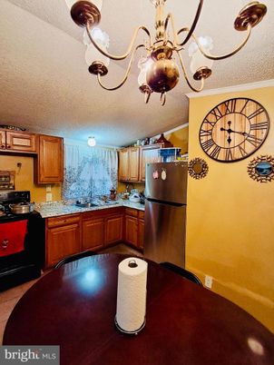 Chandelier, Interior, Kitchen