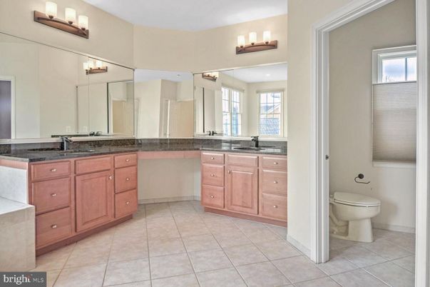 Bathroom, Dual Sink Vanities, Interior