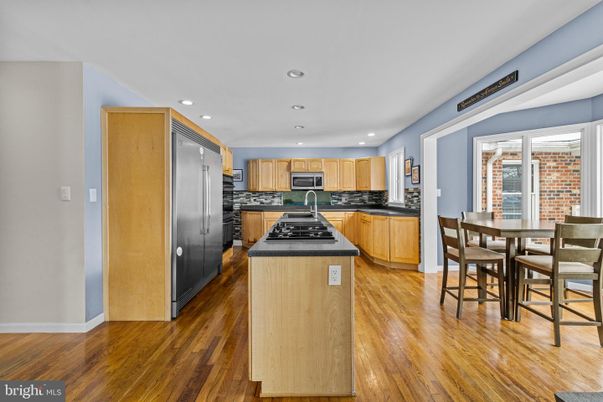 Dining room, Interior, Kitchen, Recessed Lighting, Stainless Steel Appliances, Wood Texture Flooring