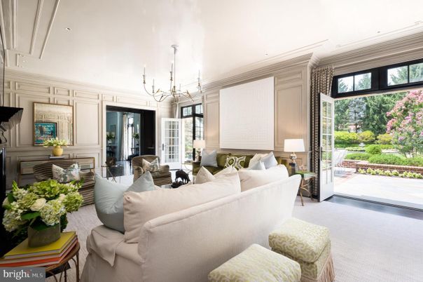 Chandelier, Interior, Living room