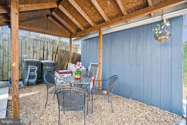 Exterior, Wooden Beams
