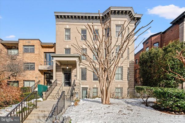 Exterior, Facade, Rowhouse