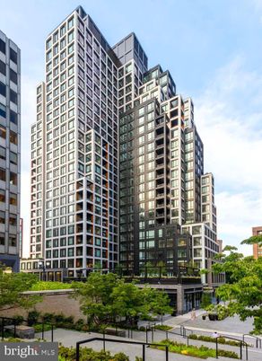 Exterior, Facade, Highrise