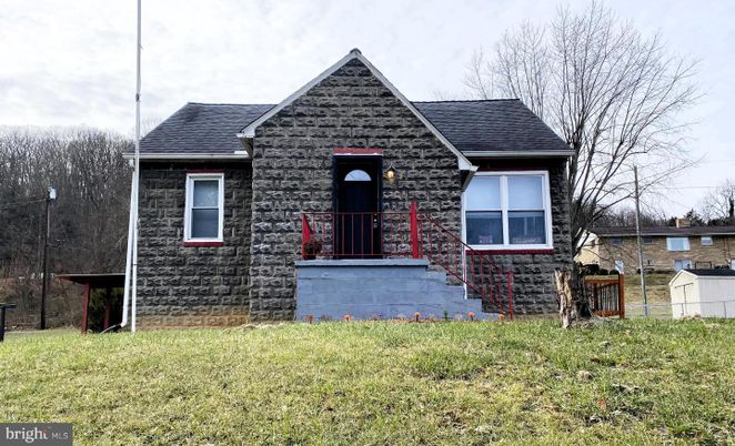 Backyard, Exterior, Facade, Tudor Revival