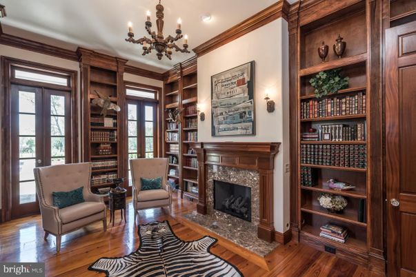 Chandelier, Fireplace, Interior, Recessed Lighting, Wood Texture Flooring