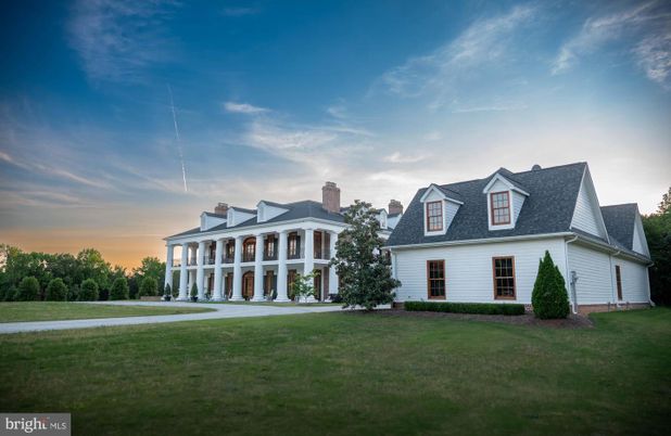 Backyard, Exterior, Facade, Farmhouse