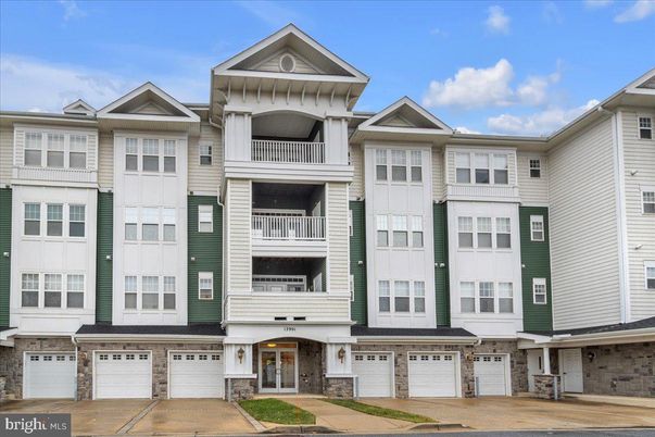 Attached, Exterior, Facade, Rowhouse