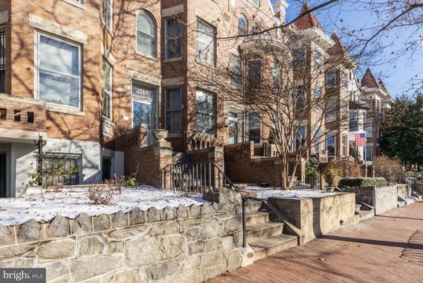 Exterior, Facade, Brick Facade, Rowhouse