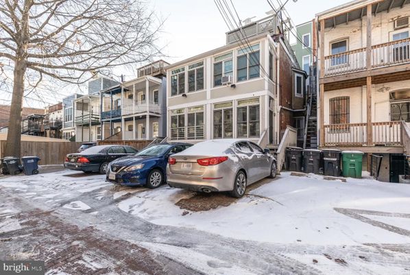 Exterior, Facade, Rowhouse