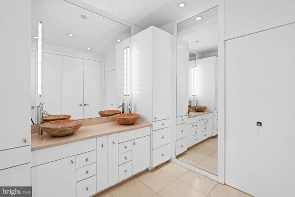 Bathroom, Dual Sink Vanities, Interior, Recessed Lighting