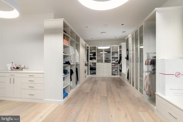Interior, Pendant Lights, Recessed Lighting, Walk-in Closets, Wood Texture Flooring