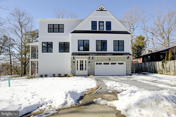 Attached, Exterior, Facade, Farmhouse