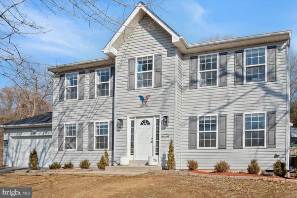 Attached, Exterior, Facade, Farmhouse