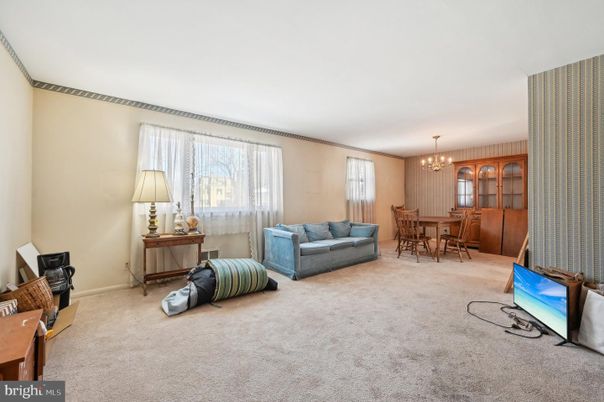 Chandelier, Dining room, Interior, Living room