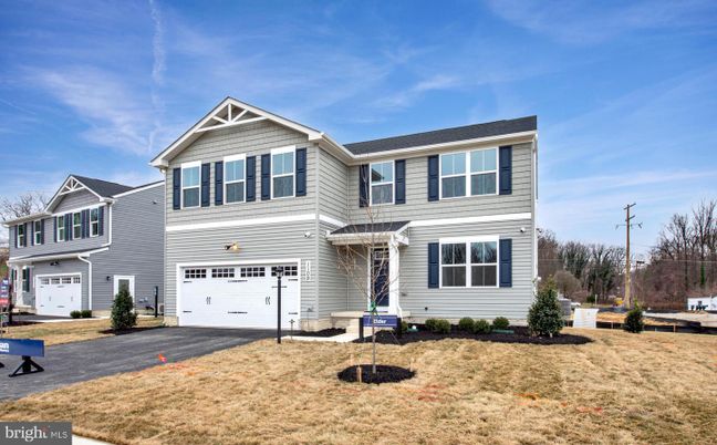 Attached, Exterior, Facade, Farmhouse
