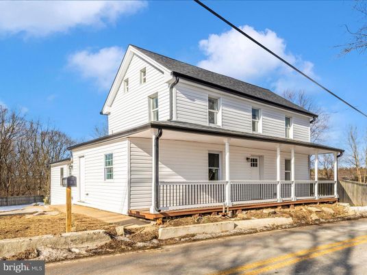Exterior, Facade, Farmhouse