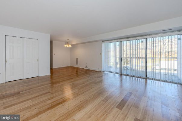 Chandelier, Empty room, Interior, Wood Texture Flooring