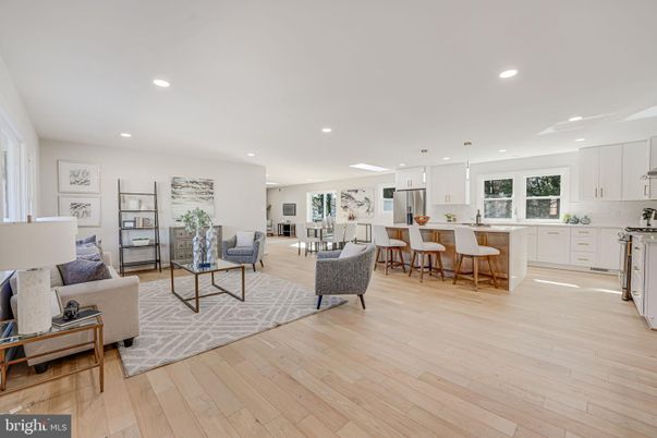 Dining room, Interior, Kitchen, Living room, Pendant Lights, Recessed Lighting, Wood Texture Flooring