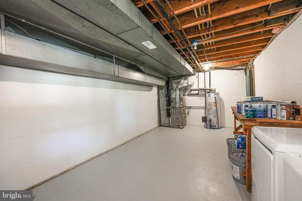 Interior, Washer, Wooden Beams