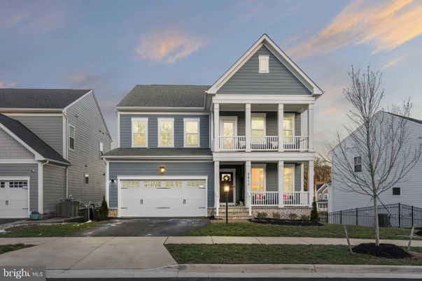 Attached, Exterior, Facade, Farmhouse