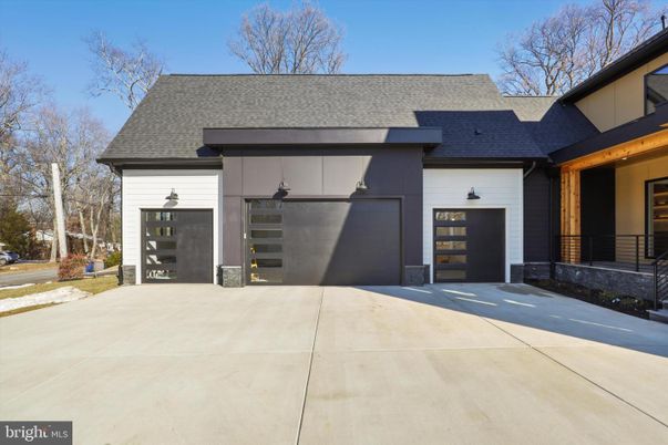 Attached, Exterior, Facade, Farmhouse