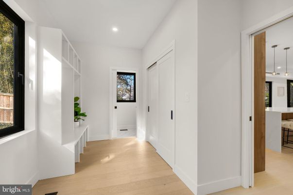 Interior, Pendant Lights, Recessed Lighting, Wood Texture Flooring