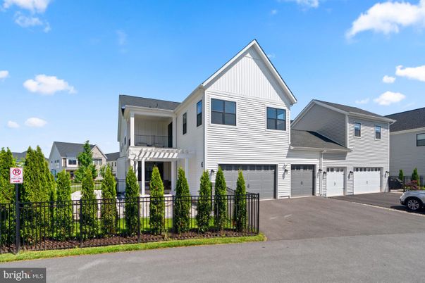 Attached, Exterior, Facade, Farmhouse