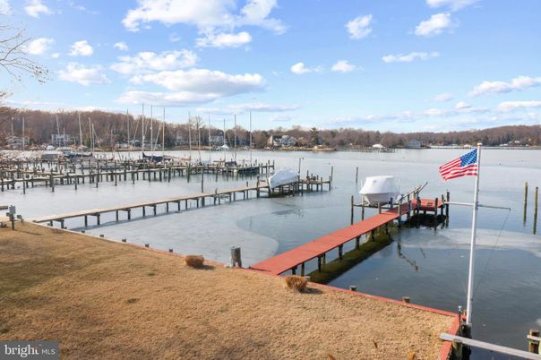 Exterior, Lake